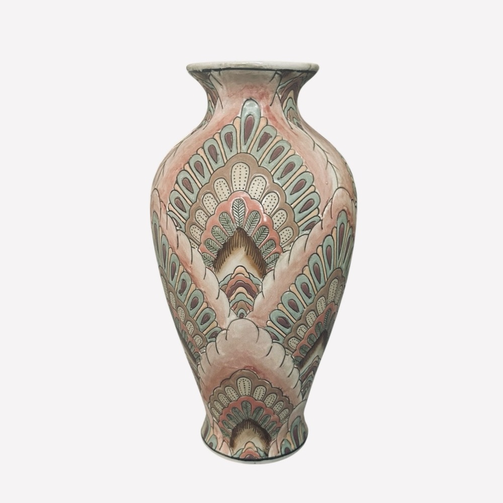 VTG TOYO Porcelain 10” Vase Peacock Feather Pastel Mauve Teal Pink HFP Maca